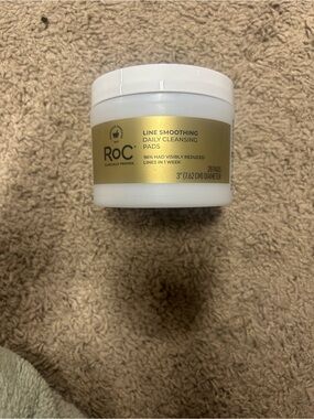 RoC Line Smoothing Daily Cleansing Pads — White with Gold Label